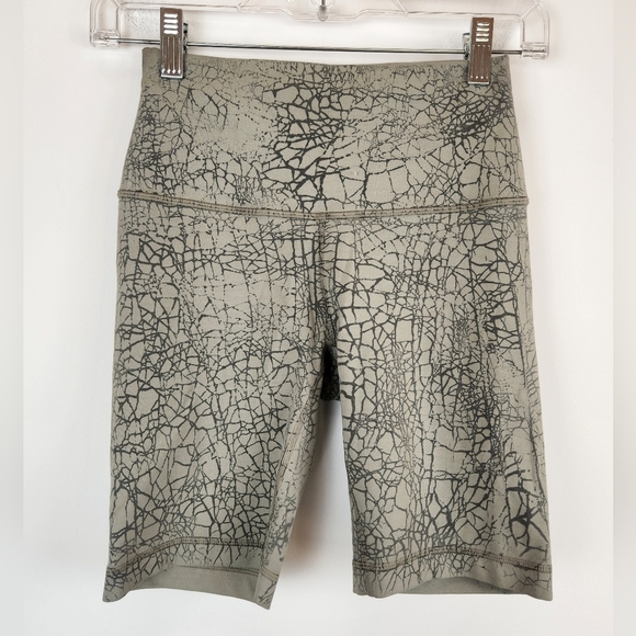 Lululemon Wunder Train High Rise Biker Shorts 7 Inch inseam Size 4. - Picture 1 of 7